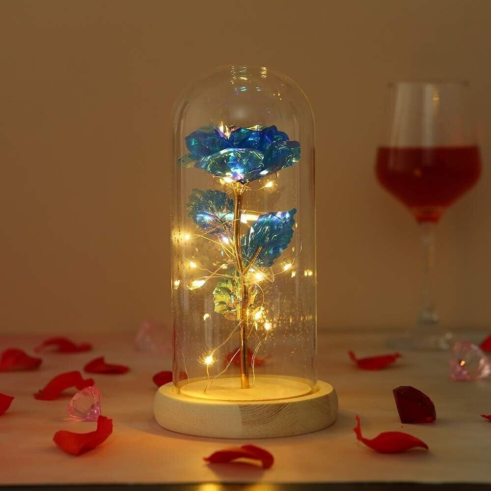 Rosa blu in lamina d'oro con luce a LED in base in legno con cupola di vetro