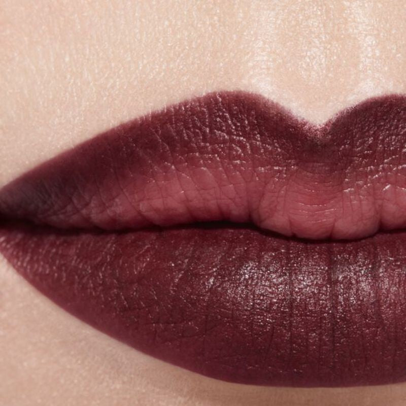 CHANEL Matita Labbra reinvents its iconic lip pencil, 188 Carmine Brown, 1,2 g.