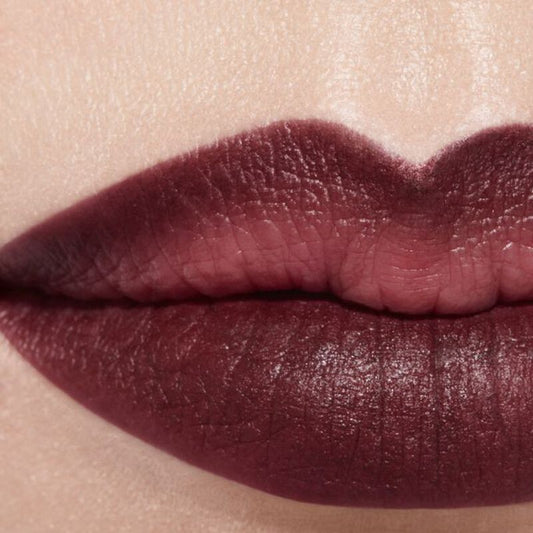 CHANEL Matita Labbra reinvents its iconic lip pencil, 188 Carmine Brown, 1,2 g.