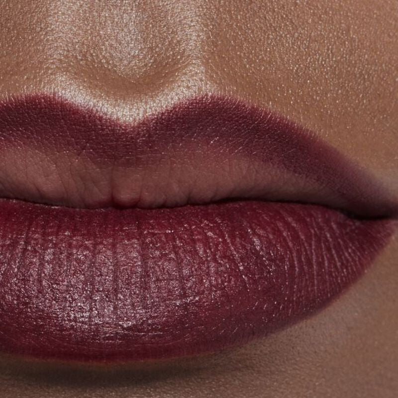 CHANEL Matita Labbra reinvents its iconic lip pencil, 188 Carmine Brown, 1,2 g.