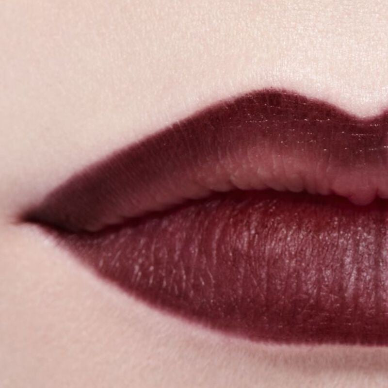 CHANEL Matita Labbra reinvents its iconic lip pencil, 188 Carmine Brown, 1,2 g.