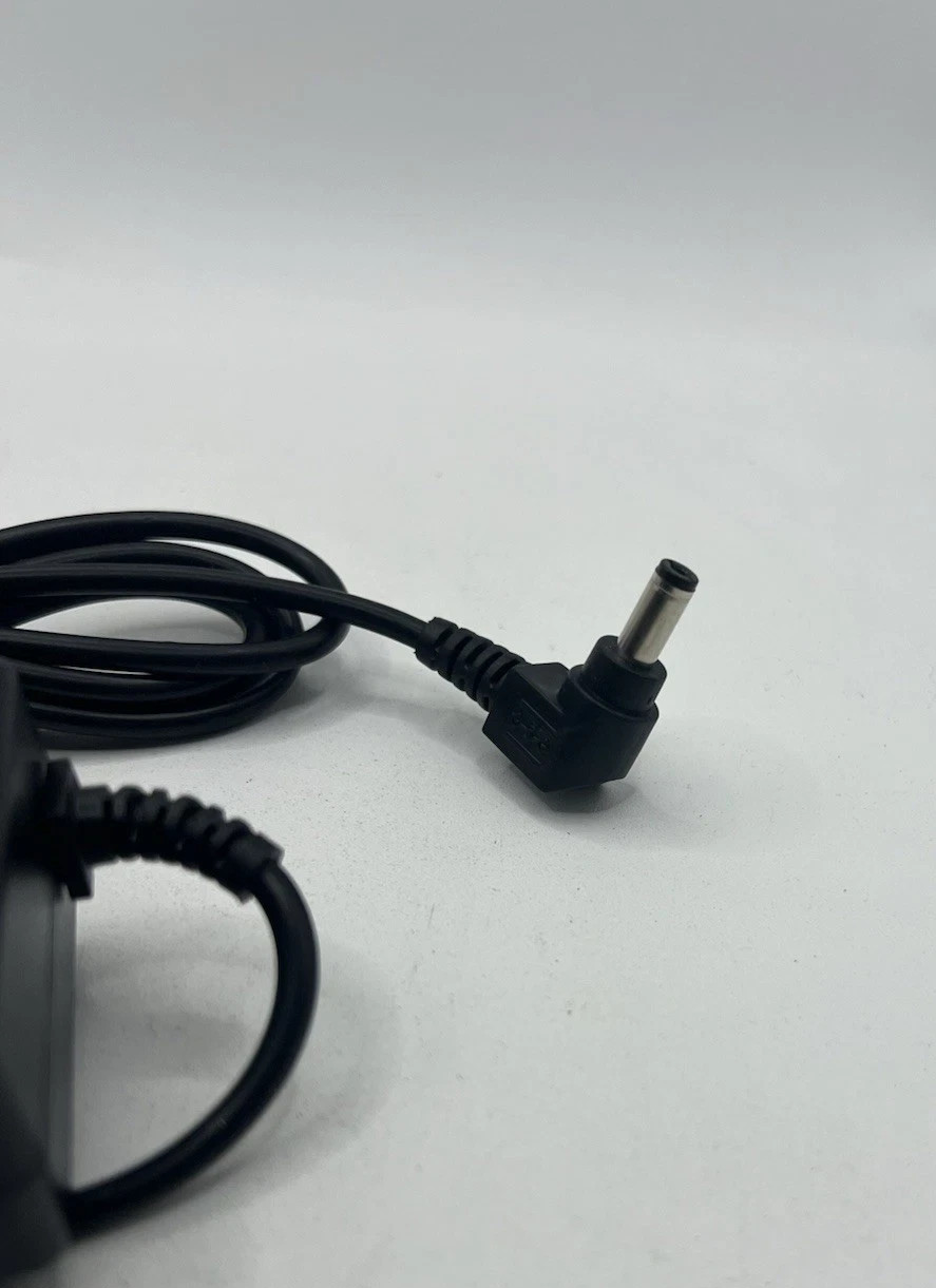 Alimentatore 24V 3A 72W 100-240V AC/DC Switching BRJ90240300 Nero 3 Pin Desktop